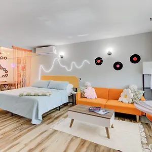  Apartment The Moose #10 - Stylish Loft With King Bed, Free Parking & Wi-fi